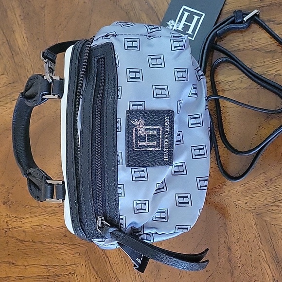HEATHER'S CLOSET Leather Logo Small hand bag, NWT - Picture 9 of 14